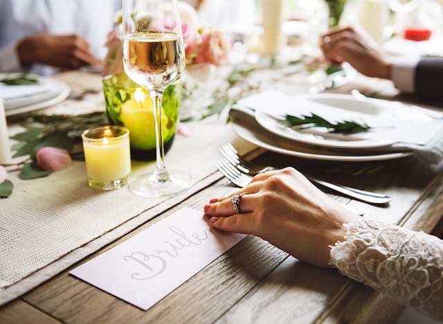 wedding table with glasset and brides ring