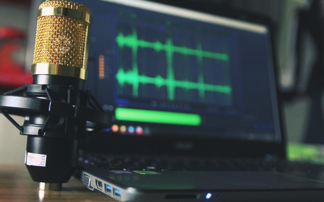 microphone and pc showing audio volume