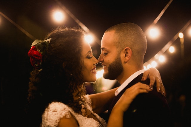 caribbean wedding couple