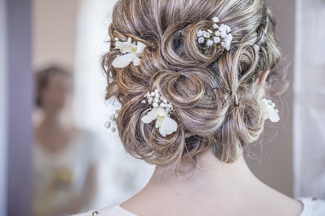 wedding hair with withe roses