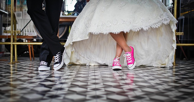 bride waering converse shoes