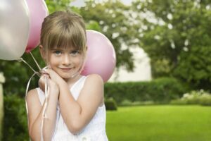 girl with white ballons