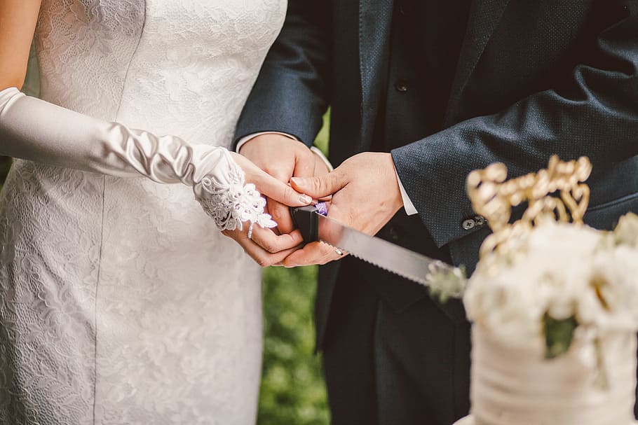 cutting cake