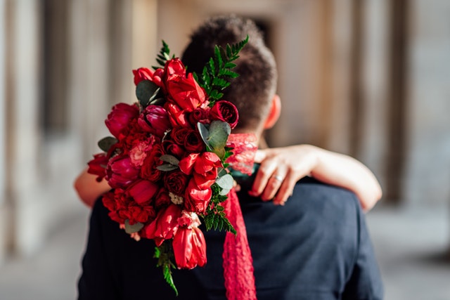 red wedding bouquet 