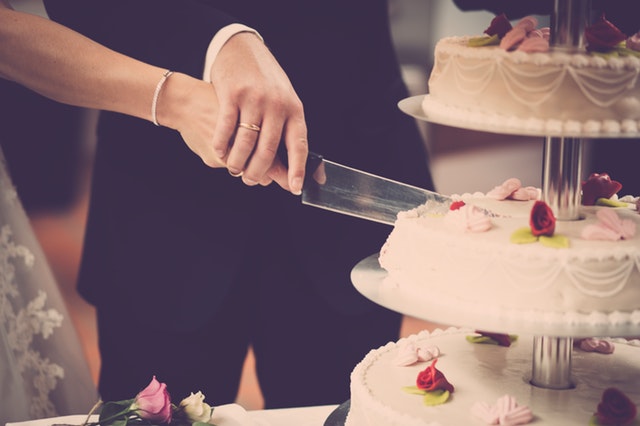 wedding cake cutting