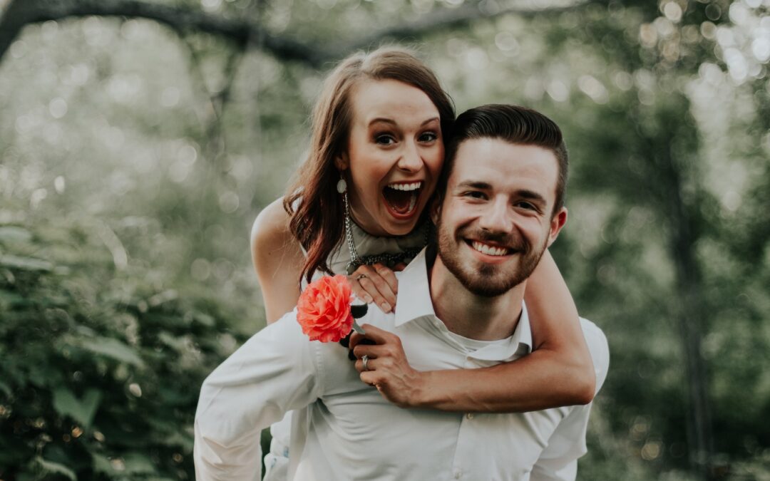 16 Over-the-Top Couple Photoshoot Poses You'd Remember for Life