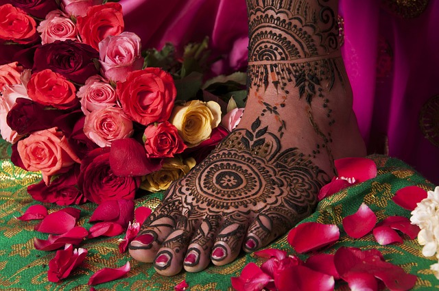 hena on foot