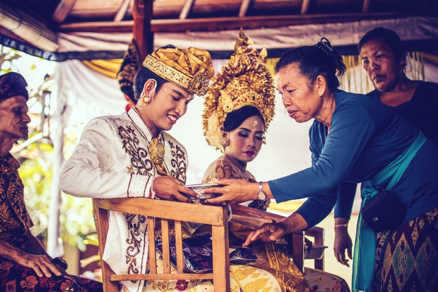 Malaysian bride and groom 