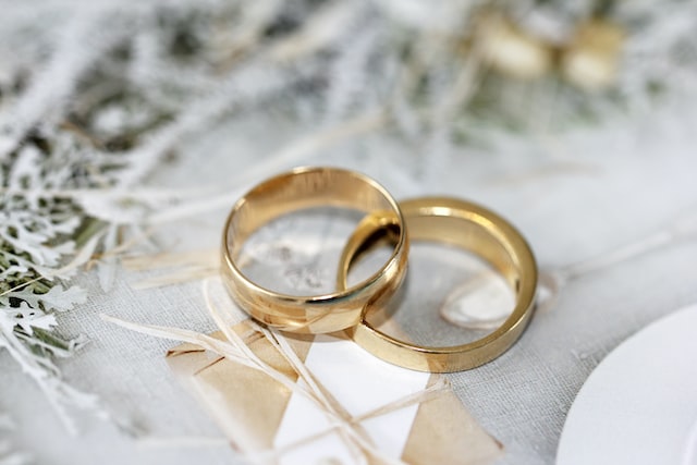 gold engagement rings
